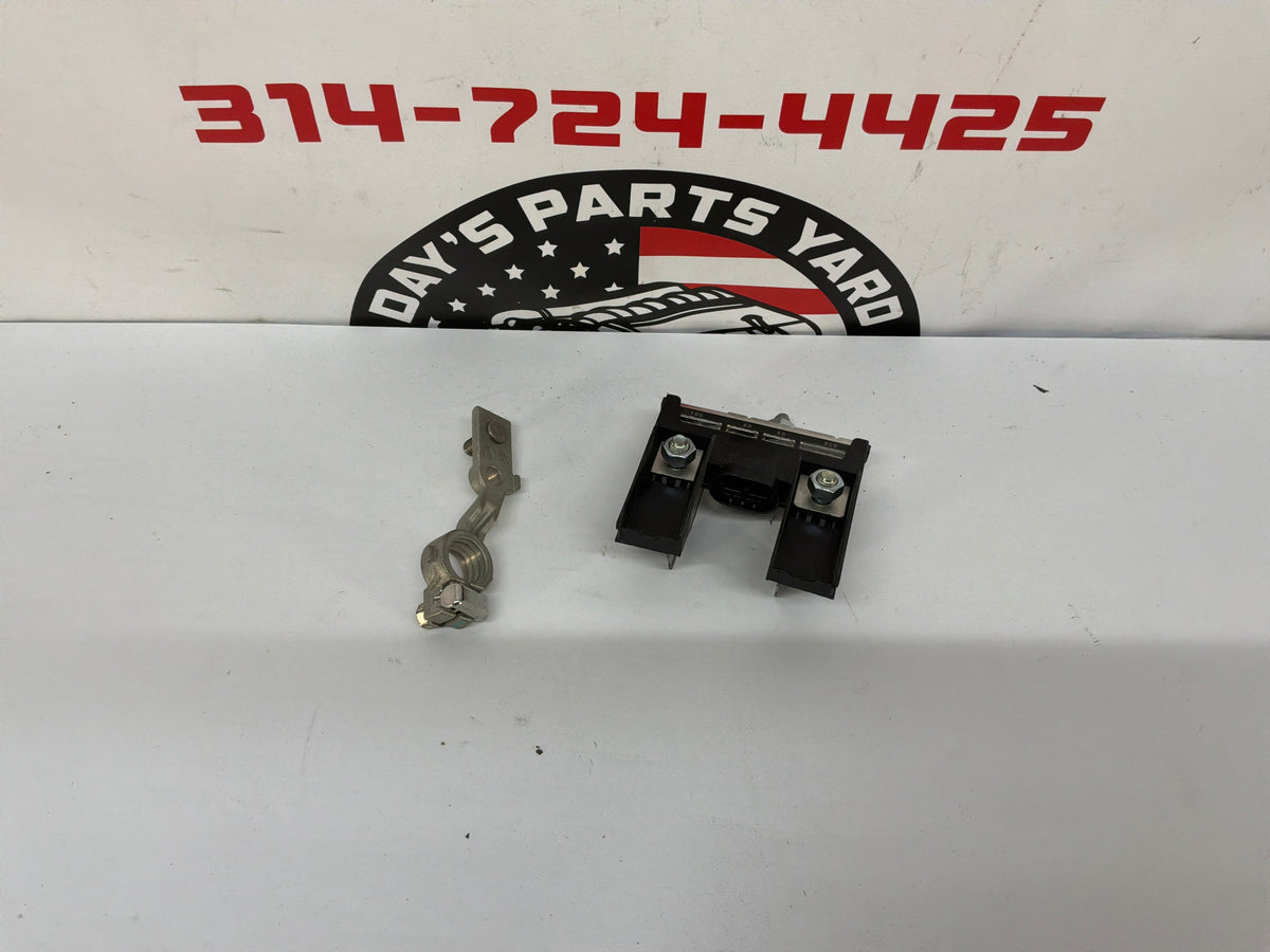 2014 Chevy SS Sedan Positive Battery Terminal Electric Fuse Block OEM