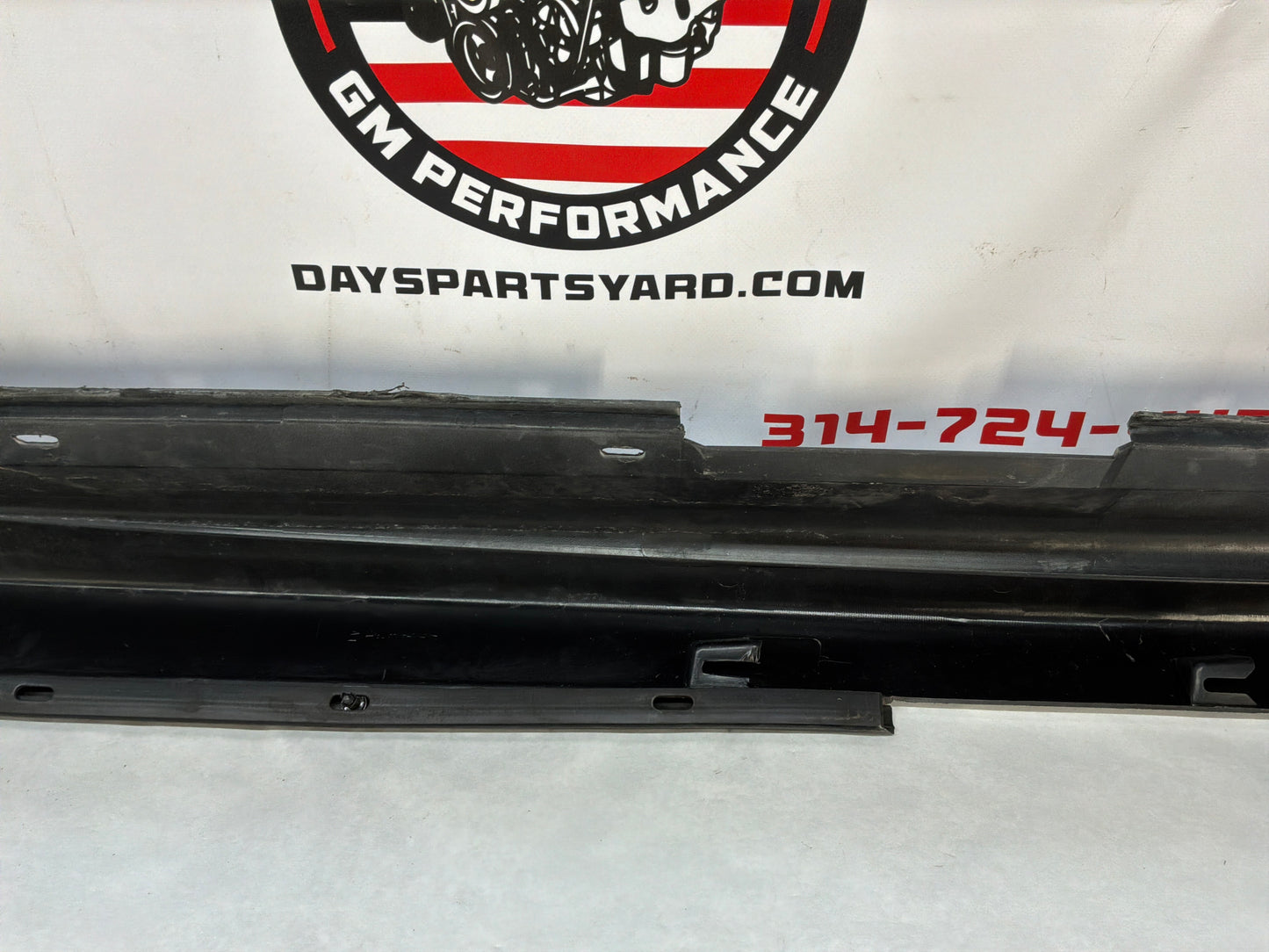 2005 Pontiac GTO LH Driver Rocker Molding Side Skirt Trim Panel OEM