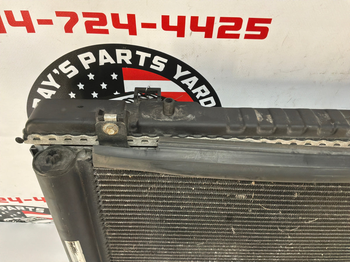 2009 Pontiac G8 GT Radiator AC Air Conditioner Condenser Assembly OEM - Day's Parts Yard