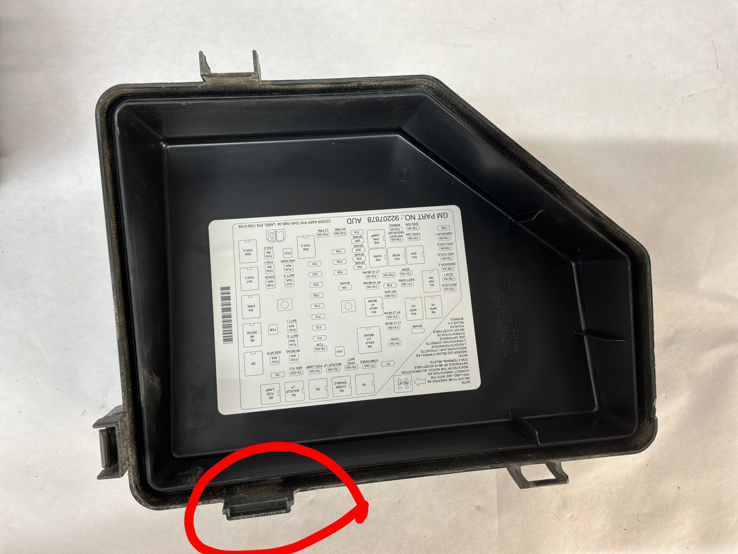Fuse box w lid - Day's Parts Yard