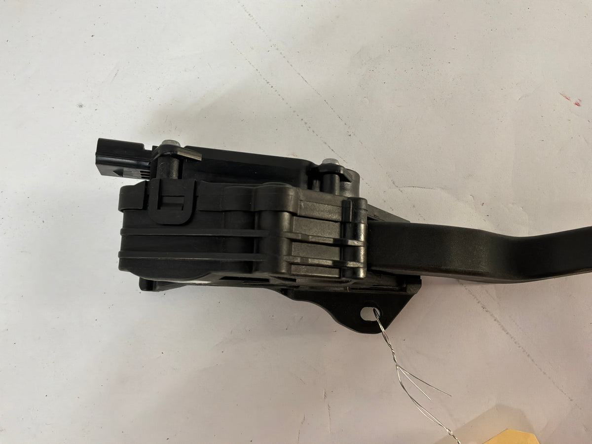 2016 Chevy SS Sedan Fuel Gas Accelerator Pedal OEM