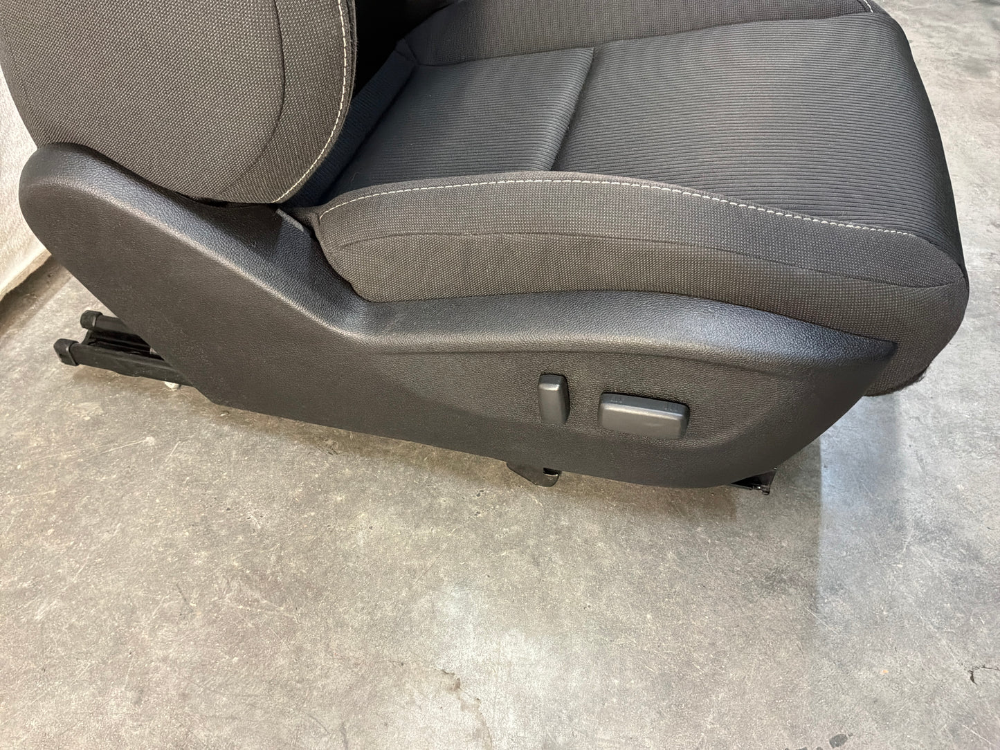2014 Chevy Camaro SS RH Passenger Front Seat Black Cloth OEM