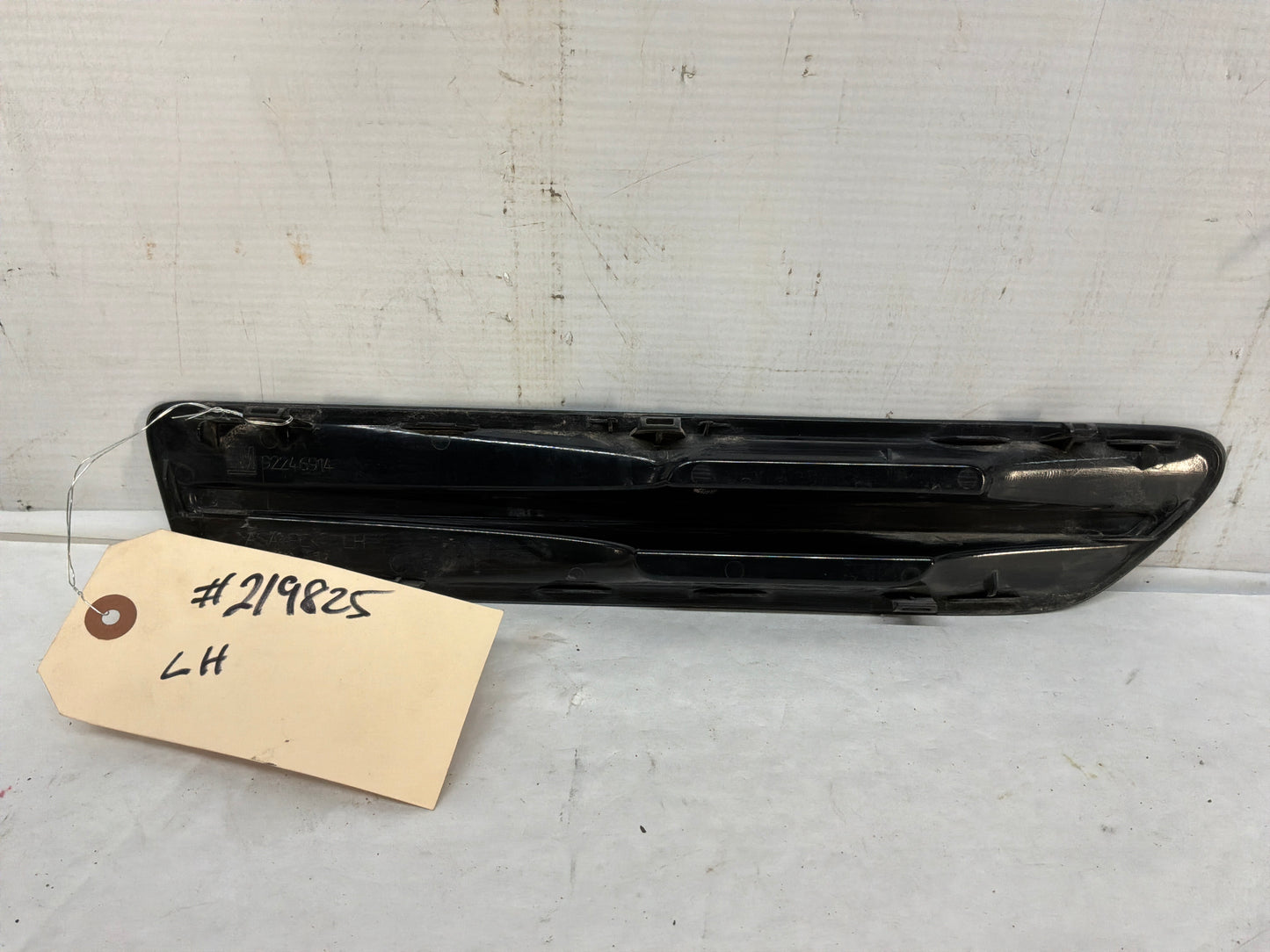 2016 Chevy Caprice PPV LH Driver Front Fender Trim Marker Panel Cover OEM