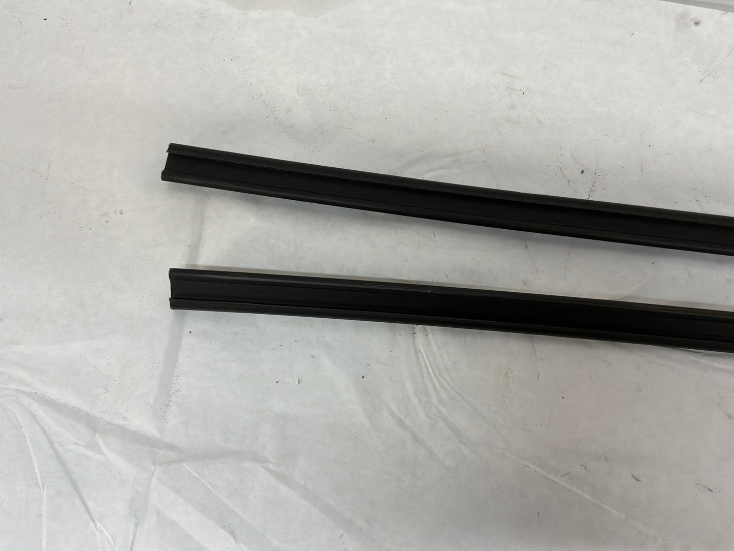 2004 Pontiac GTO RH & LH Rear Window Glass Trim Retainer Moldings OEM