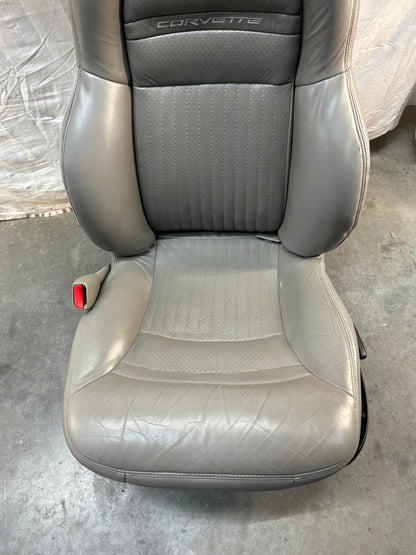 Front seats - Day's Parts Yard