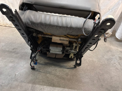 Front seats - Day's Parts Yard