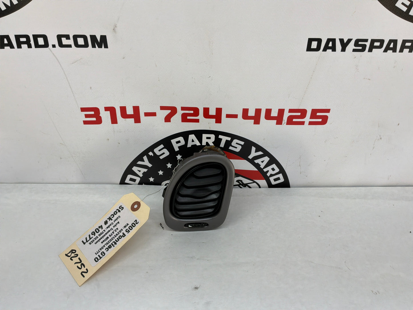 2005 Pontiac GTO LH Driver Door Air Vent OEM