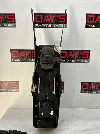 2008 Pontiac G8 GT Center console w shifter