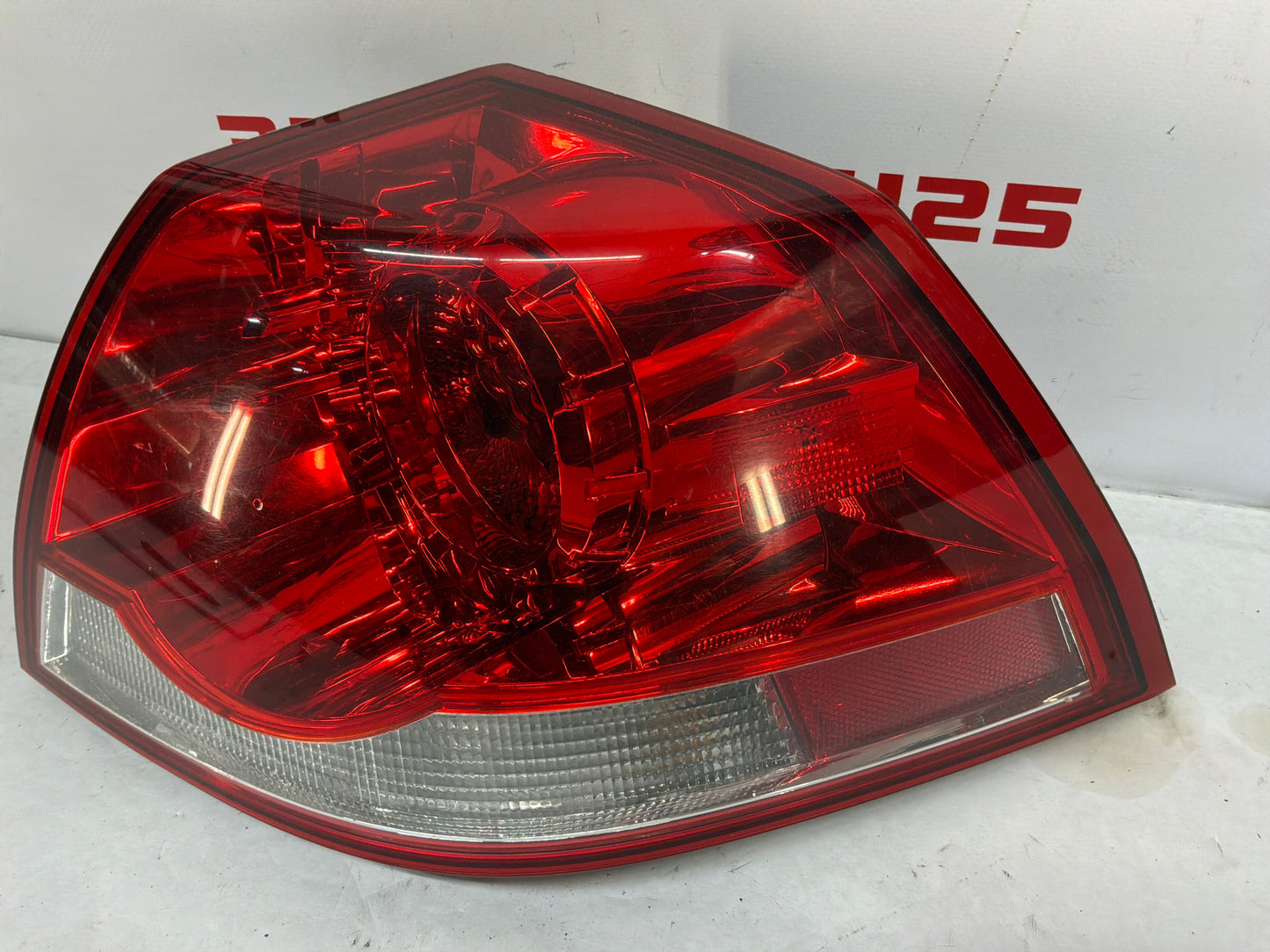 2008 Pontiac G8 Base RH Passenger Tail Light Taillight Lamp OEM