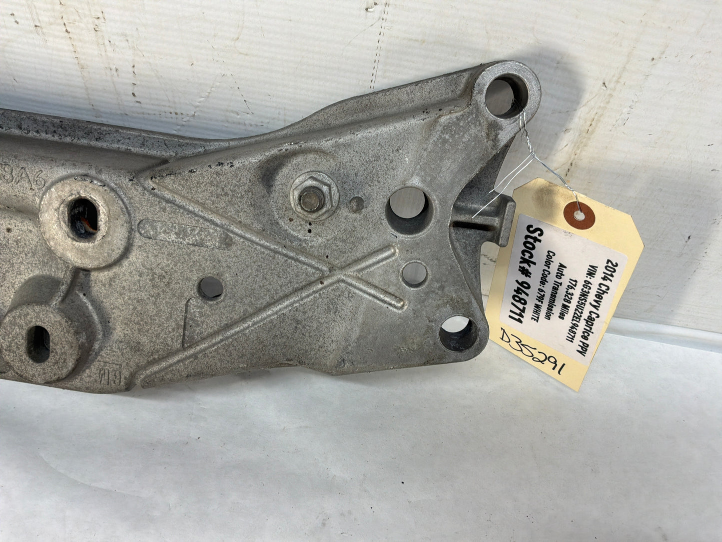 Transmission crossmember Bruce - Day's Parts Yard