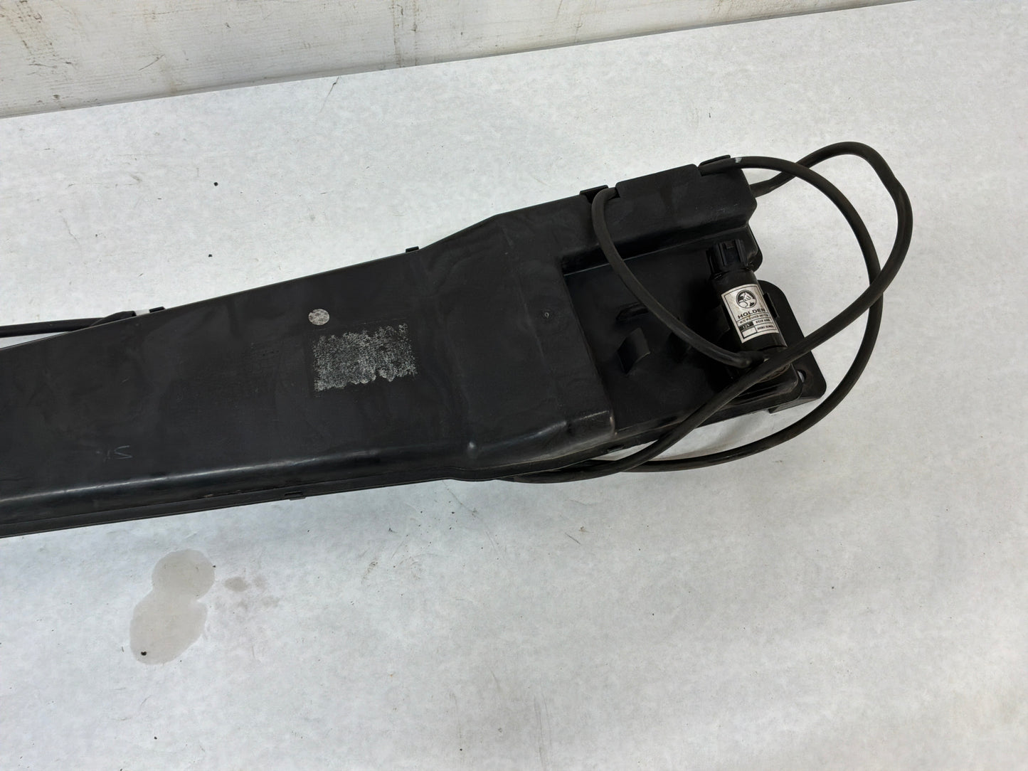 2008 Pontiac G8 GT Windshield Washer Reservoir Overflow Tank Bottle OEM