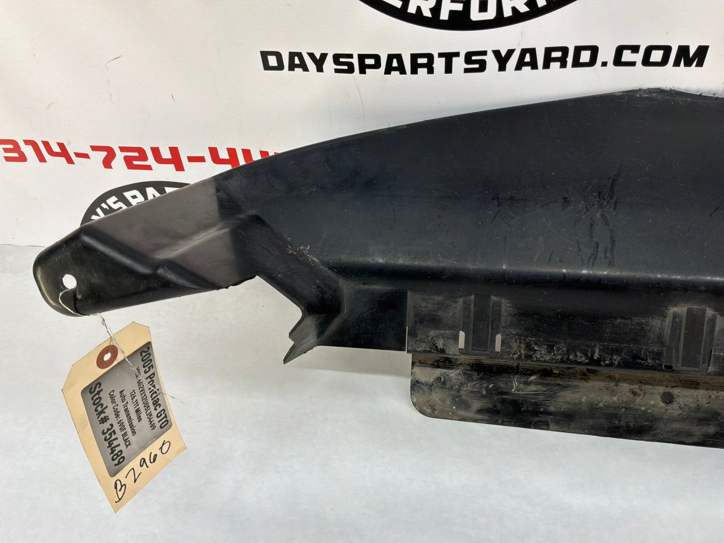 2005 Pontiac GTO Front Facial Radiator Air Inlet Lower Duct OEM