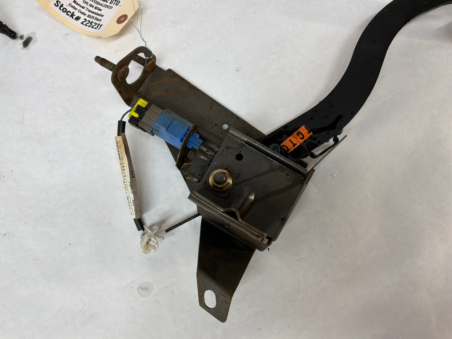 2004 Pontiac GTO Manual Transmission Pedal Assembly OEM