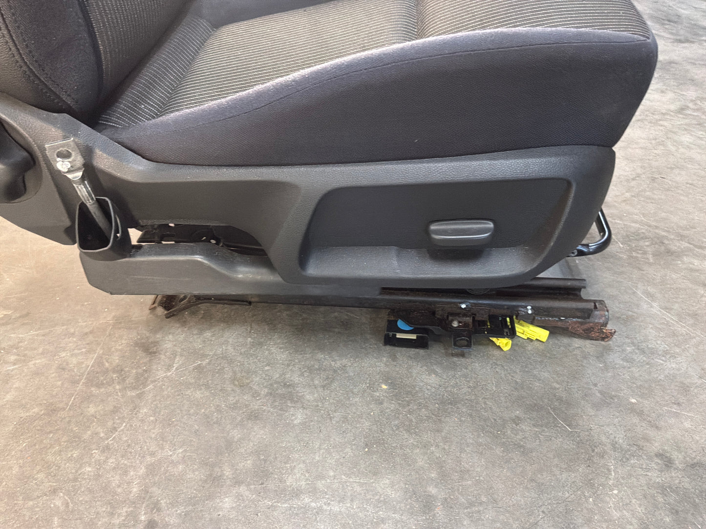 Front seats - Day's Parts Yard