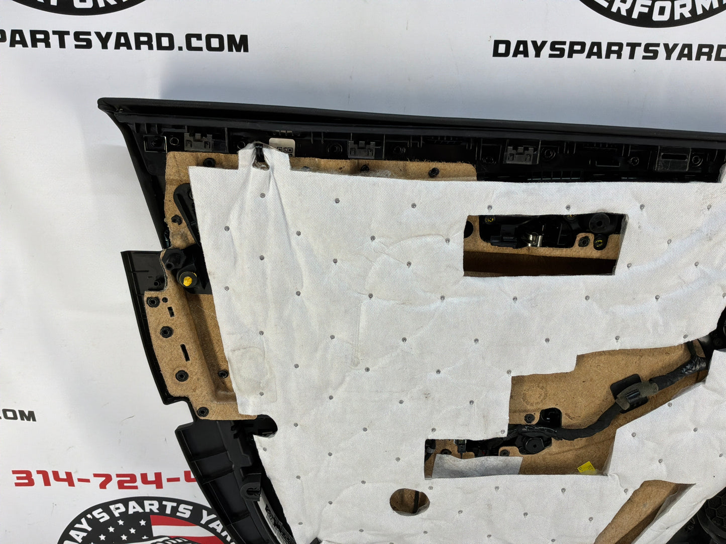 2018 Cadillac CTS-V Front RH Passenger Door Panel OEM broken grab