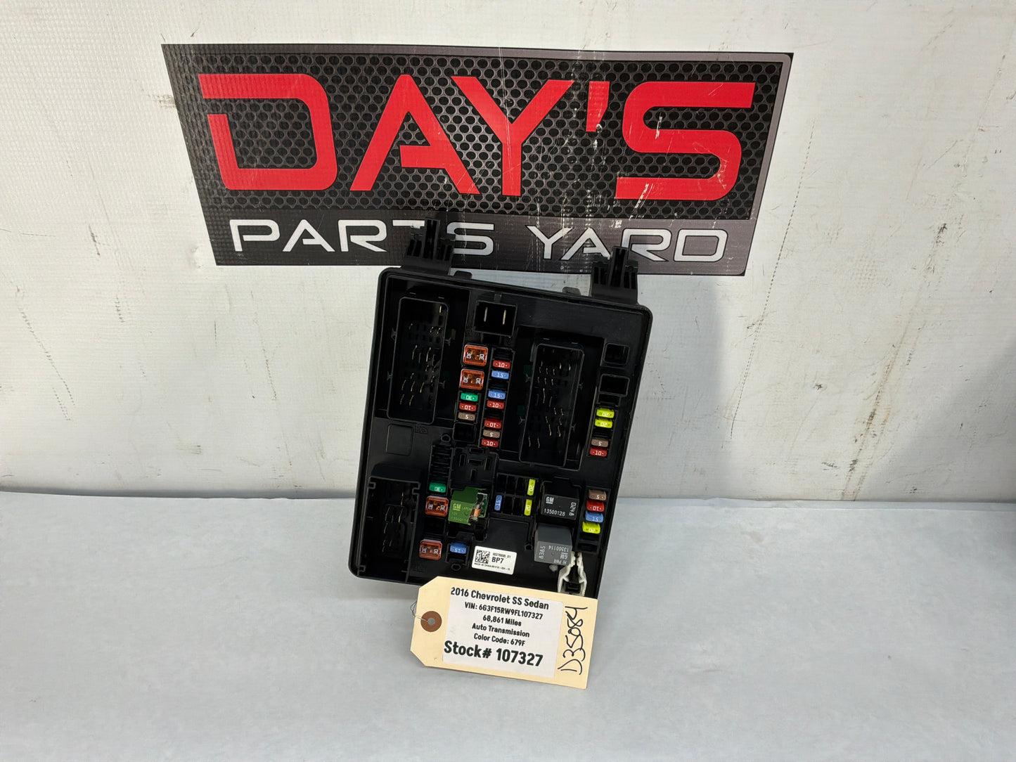 Fuse box - Day's Parts Yard