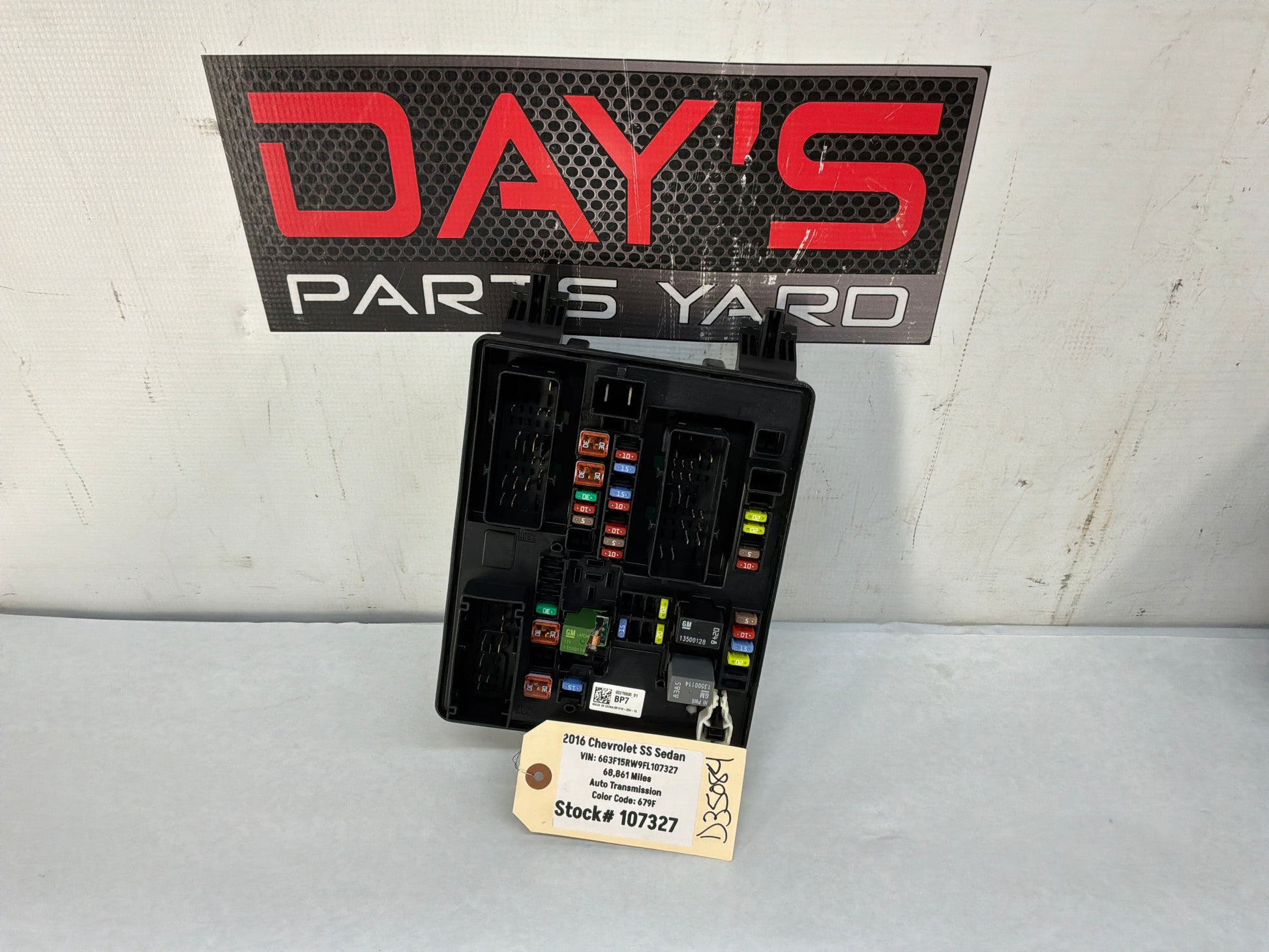 Fuse box - Day's Parts Yard