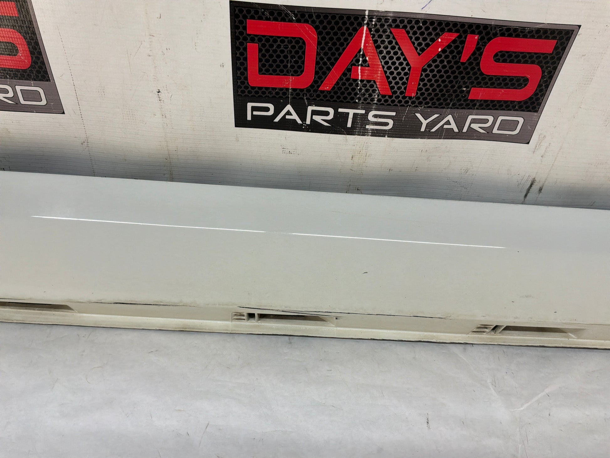 Rh rocker - Day's Parts Yard