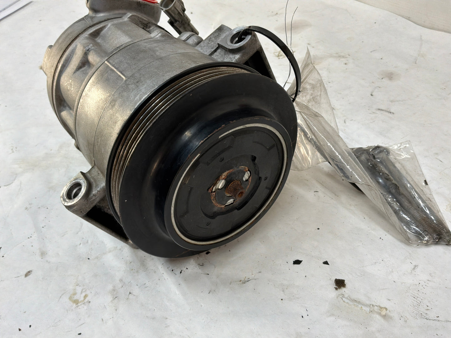 2008 Pontiac G8 GT AC A/C Air Conditioner Compressor w/ Hardware OEM