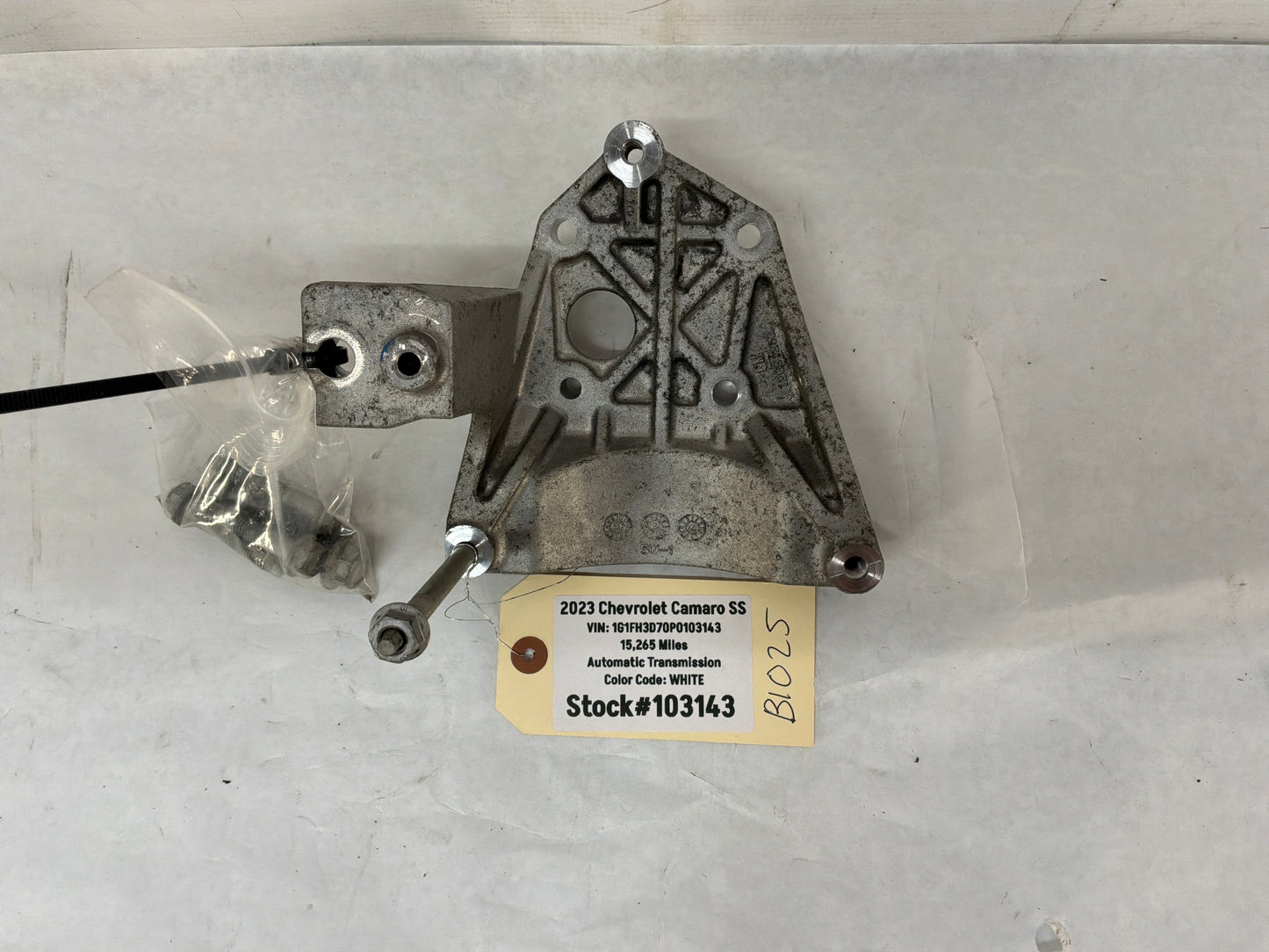 2023 Chevy Camaro SS AC A/C Air Conditioner Compressor Bracket w/ Hardware OEM
