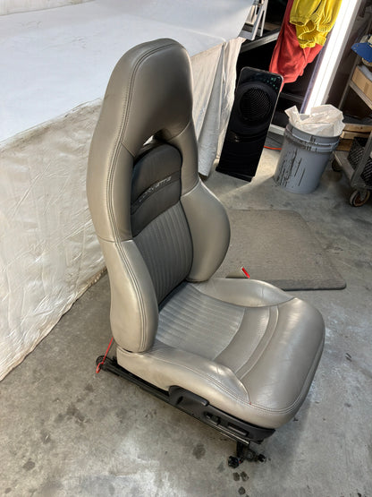 Front seats - Day's Parts Yard