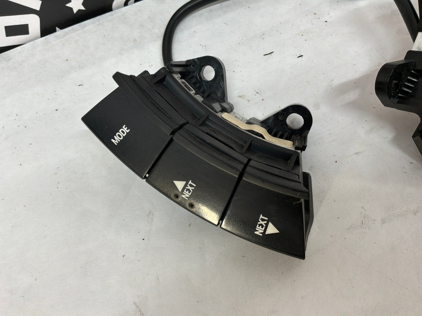 2005 Pontiac GTO Steering Wheel Radio Control Buttons Switches OEM
