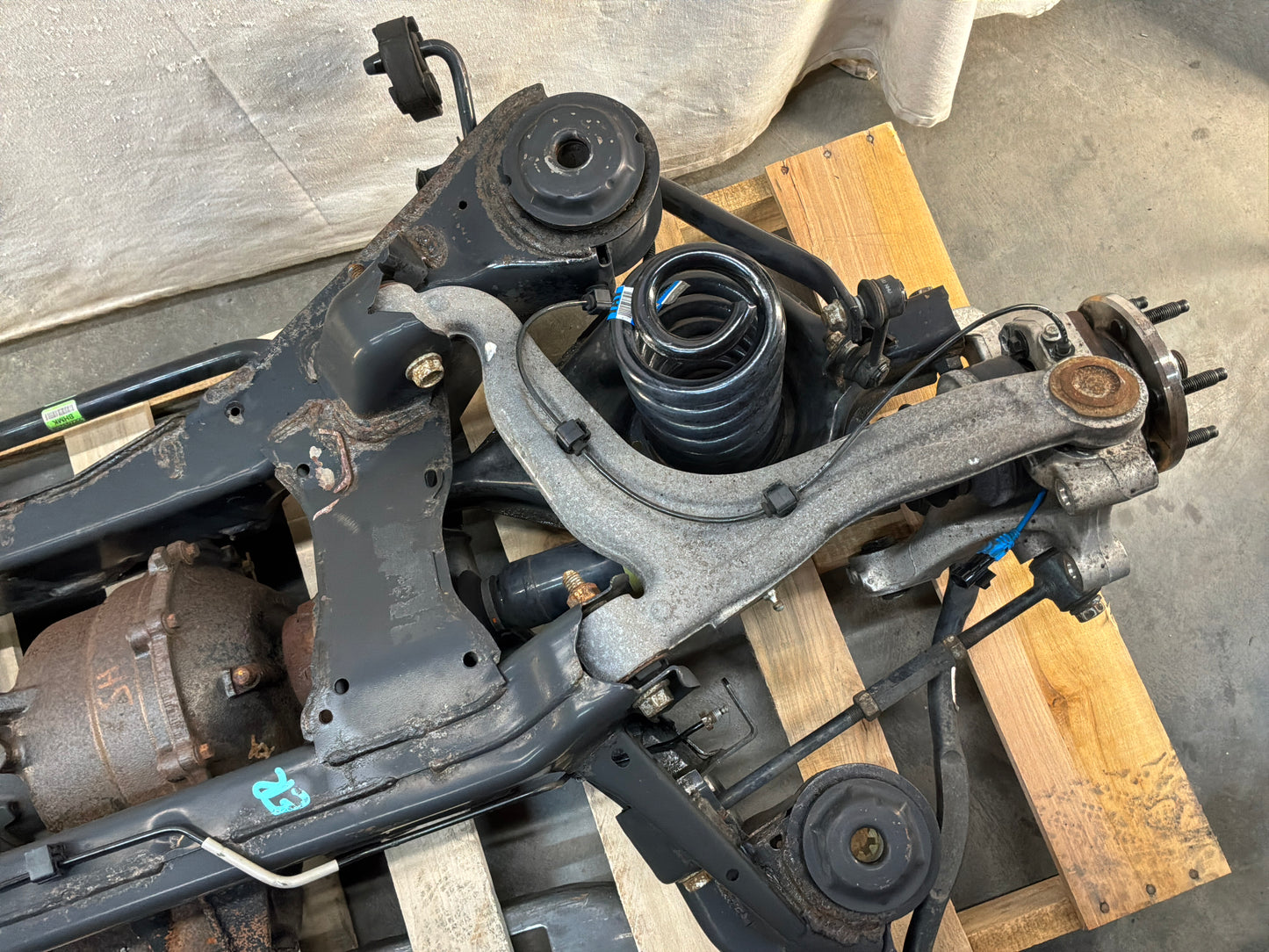 2006 Cadillac CTS-V 3.23 LSD V2 Rear End Differential Cradle Setup One Piece Driveshaft OEM