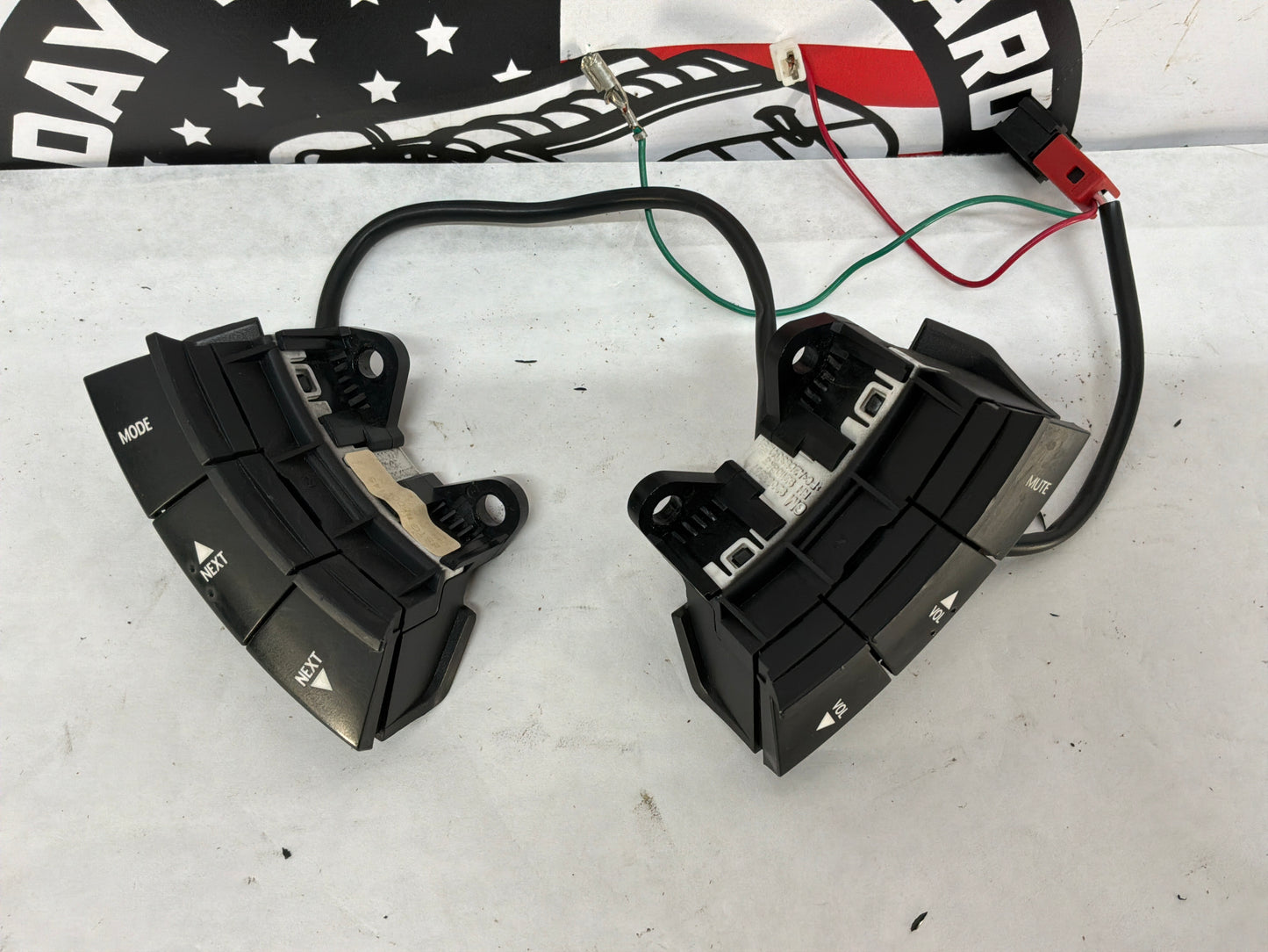 2005 Pontiac GTO Steering Wheel Radio Control Buttons Switches OEM