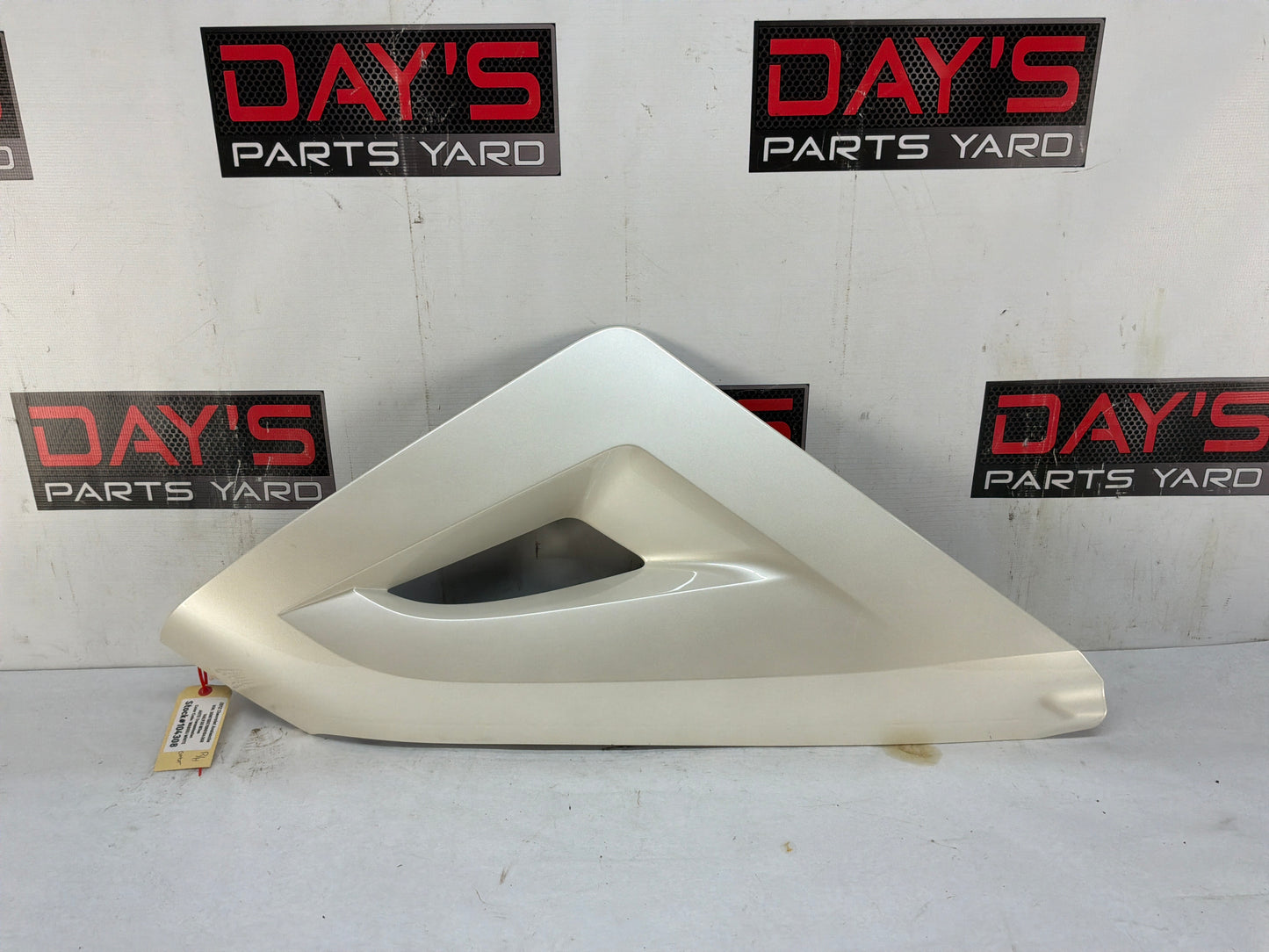 2012 Chevy Avalanche Exterior RH Passenger Outer Trim Bed Cargo Box Sail Panel Cladding OEM