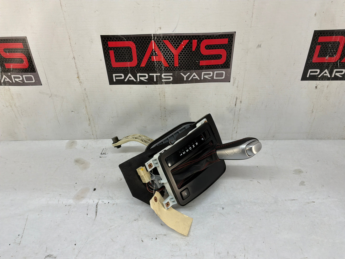 2004 Pontiac GTO Automatic Gear Selector Shifter Lever Assembly OEM