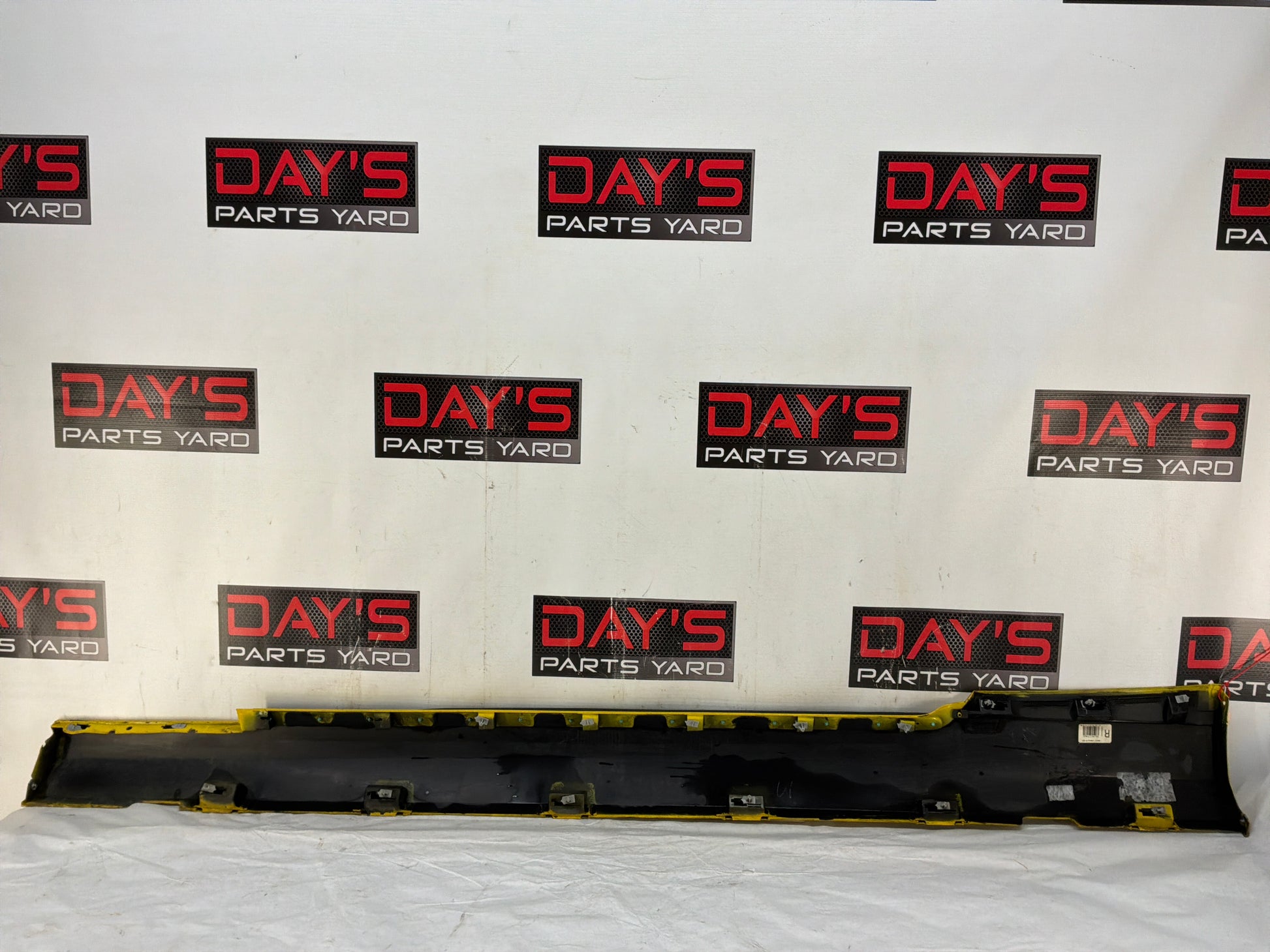 Rh rocker panel - Day's Parts Yard