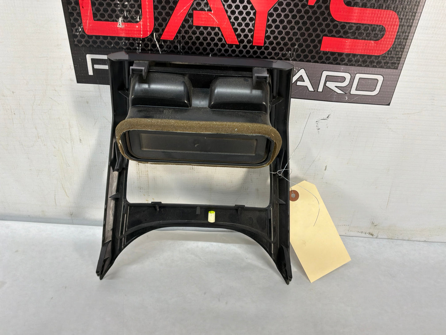 2004 Pontiac GTO Centre Console Rear Air Vent OEM - Day's Parts Yard