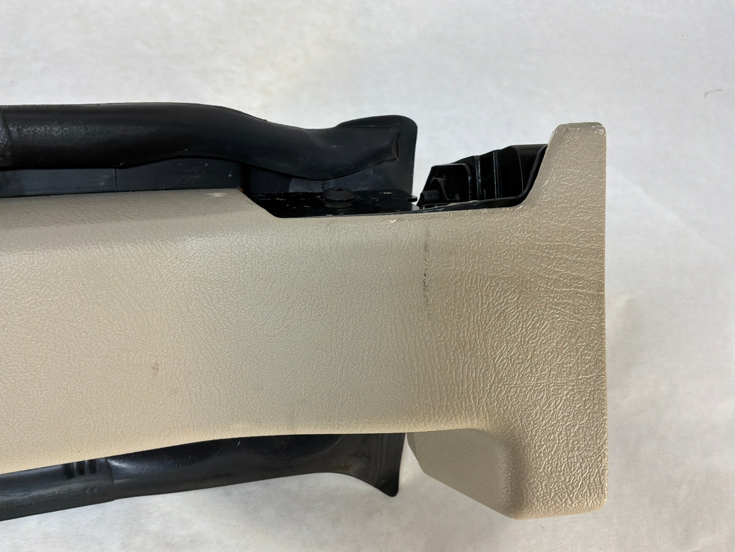 2002 Cadillac Escalade EXT Mid Gate Reinforcement Support Bar Bracket OEM