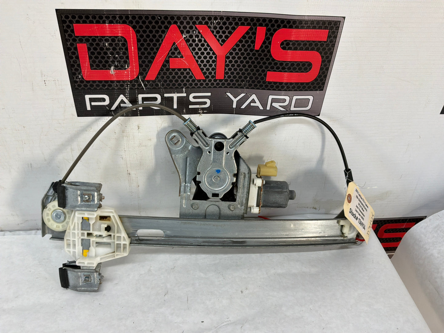 Rh rear window reg - Day's Parts Yard