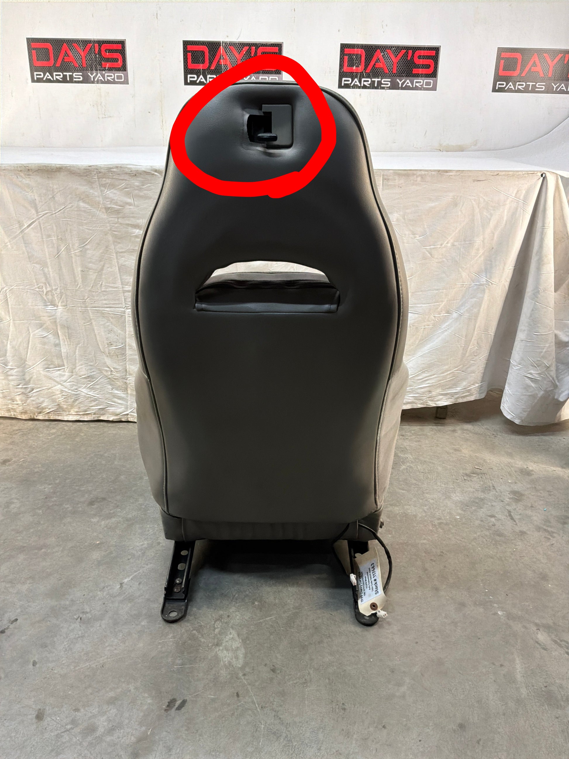 Front seats - Day's Parts Yard