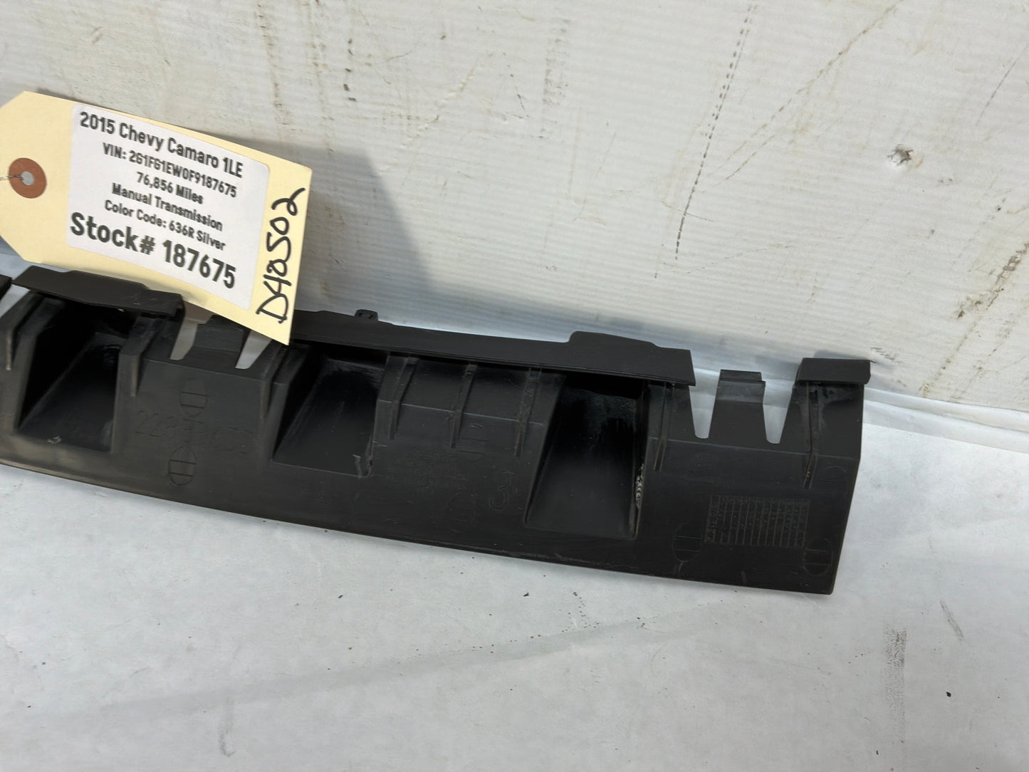 2015 Chevrolet Camaro SS 1LE Rear Bumper Fascia Upper Center Support Bracket Mount OEM