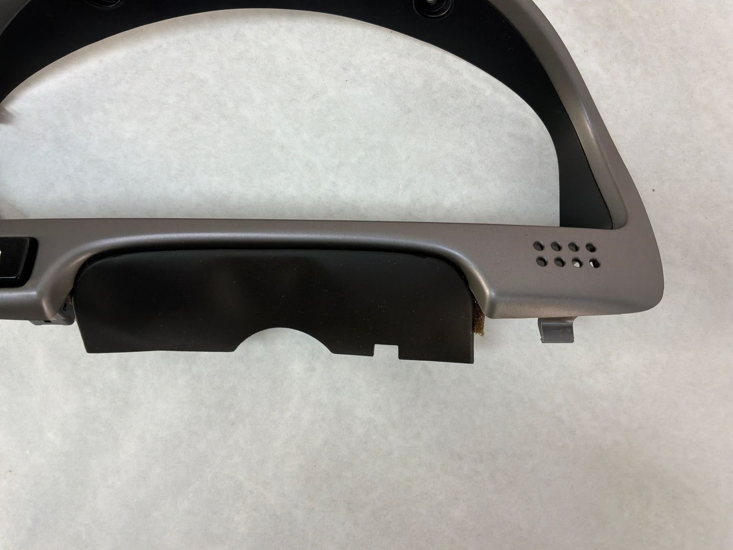 2006 Pontiac GTO Instrument Speedometer Gauge Cluster Bezel Trim Panel OEM