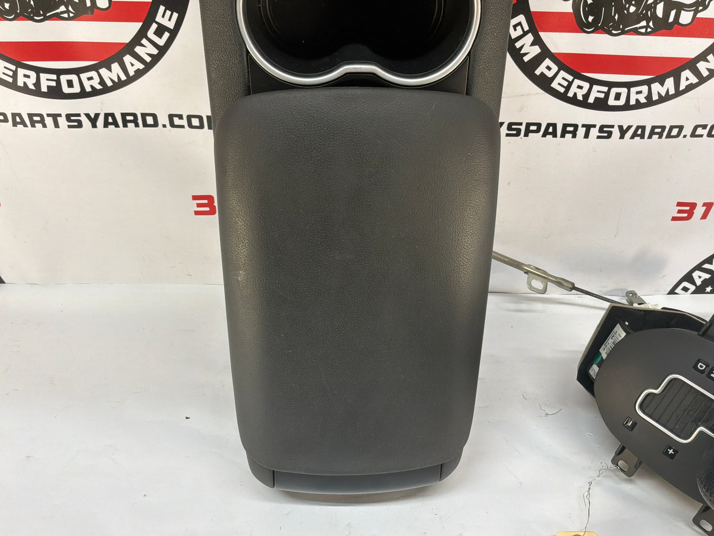 2008 Pontiac G8 GT Center Console w/Shifter OEM