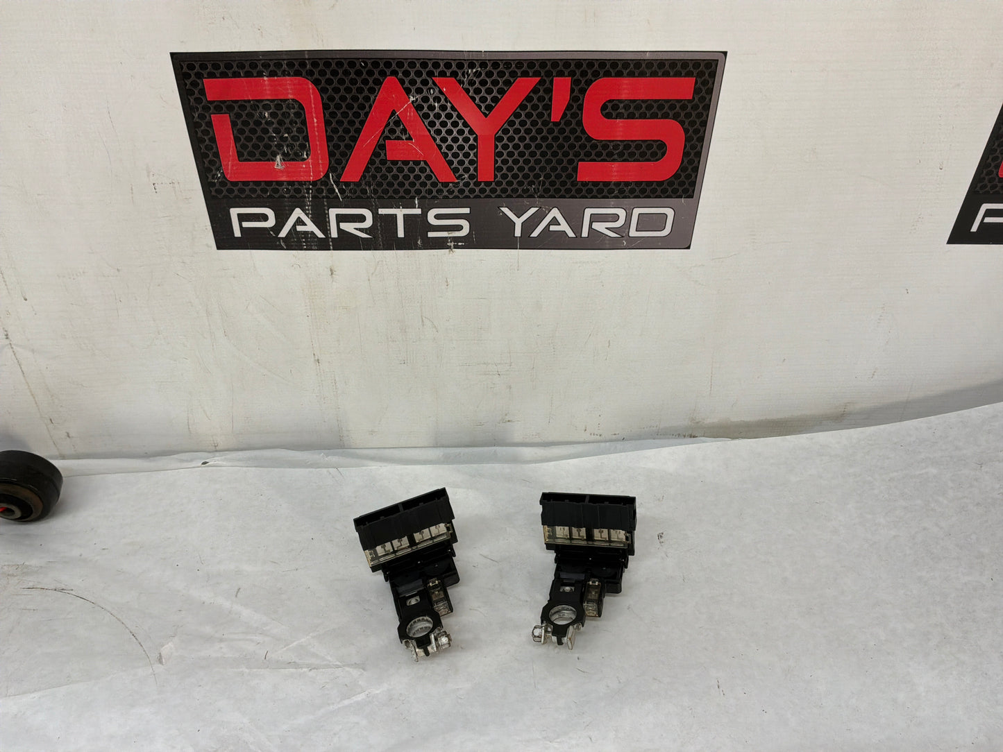 2013 Chevy Caprice Positive Battery Electric Fuse Relay Junction OEM - Day's Parts Yard