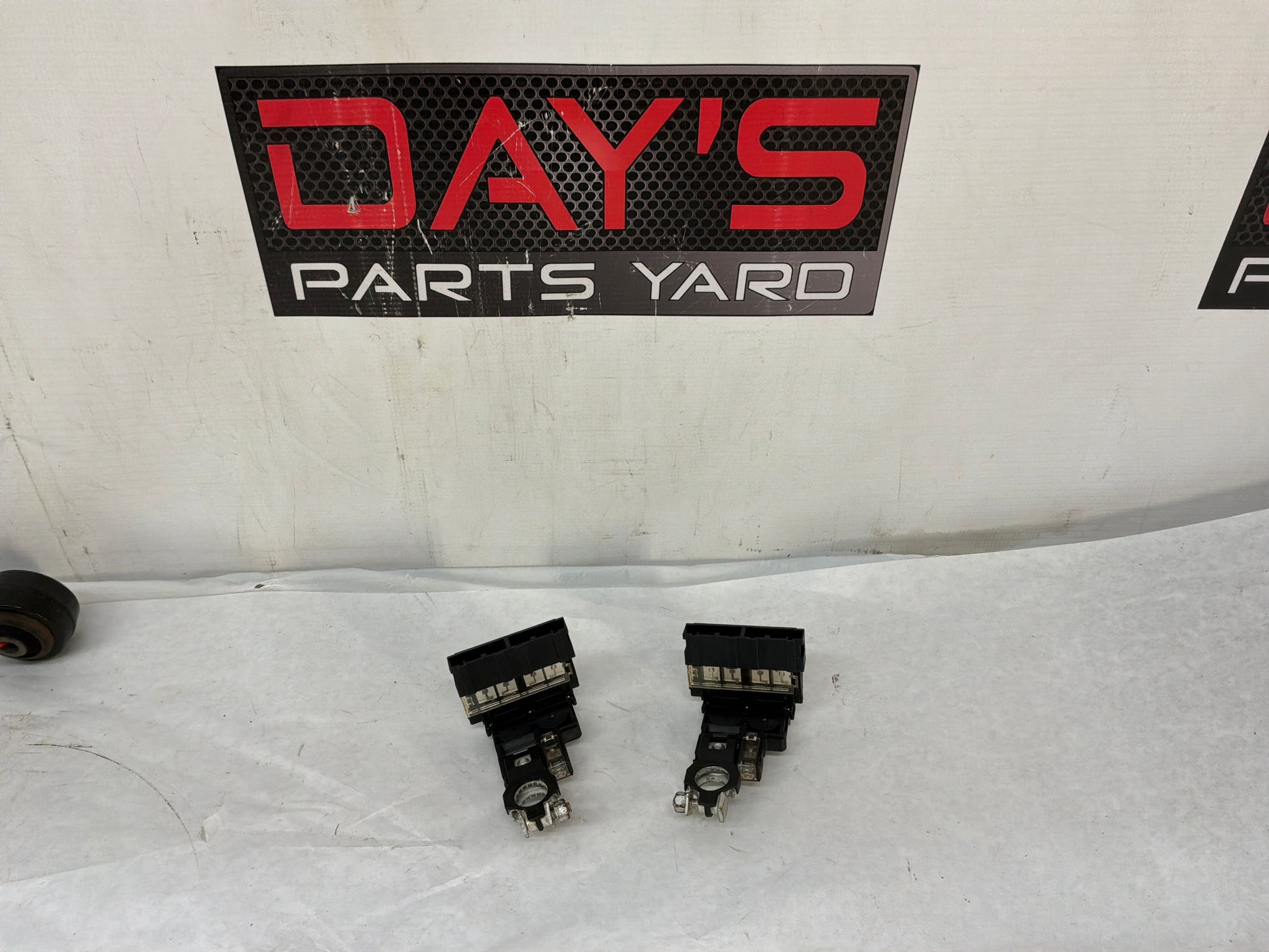 2013 Chevy Caprice Positive Battery Electric Fuse Relay Junction OEM - Day's Parts Yard