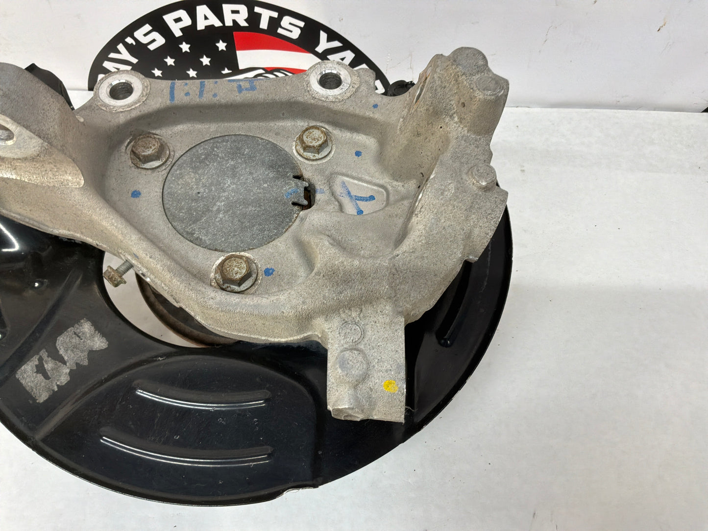 2014 Chevy Camaro SS RH Passenger Front Suspension Spindle Knuckle Hub Assembly OEM