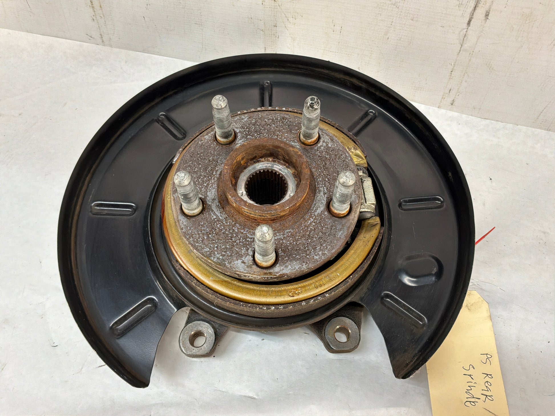 2012 Chevy Caprice PPV RH Passenger Rear Suspension Spindle Hub Knuckle Wheel Bearing OEM - Day's Parts Yard
