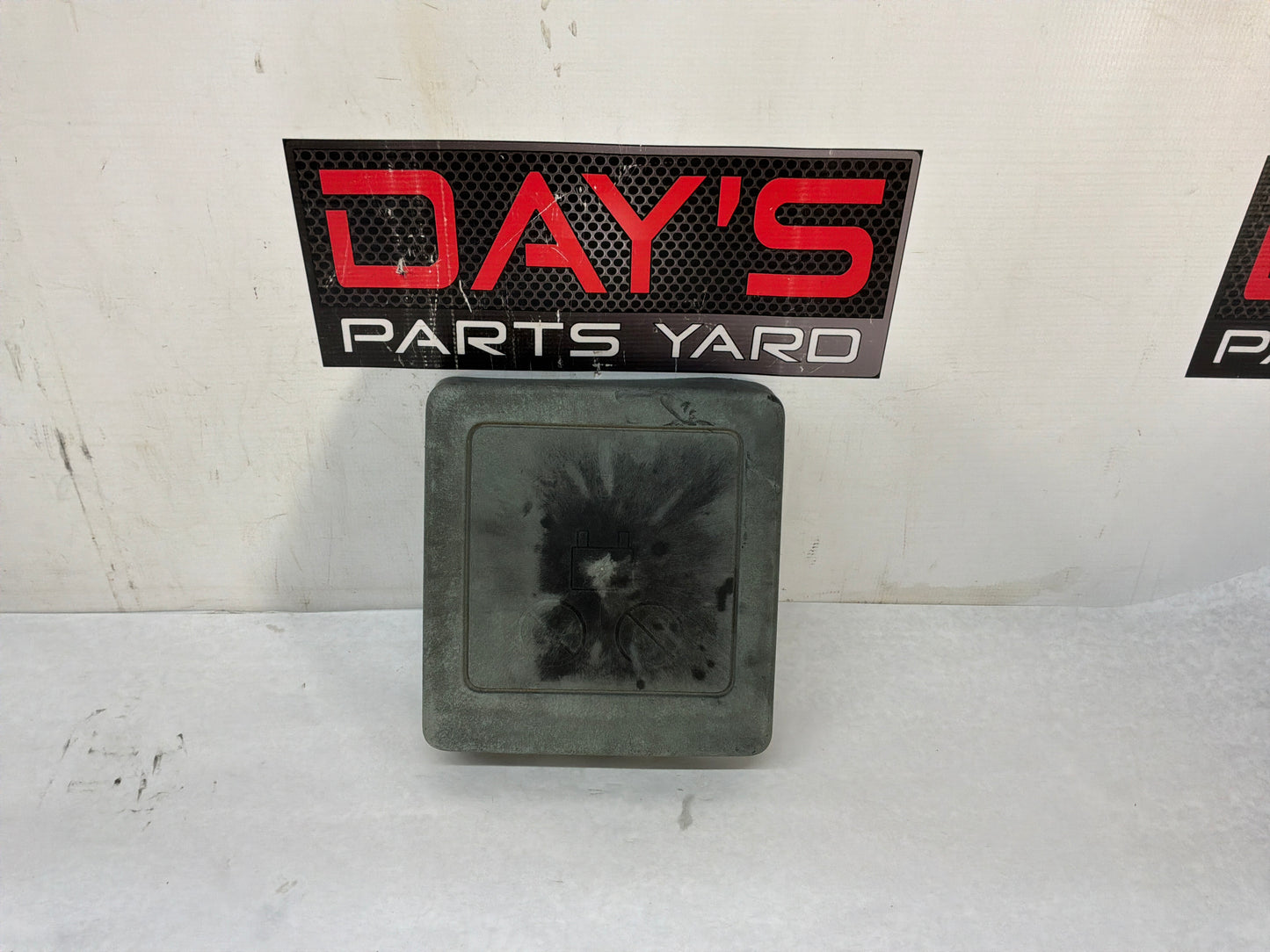 Fuse box lid - Day's Parts Yard