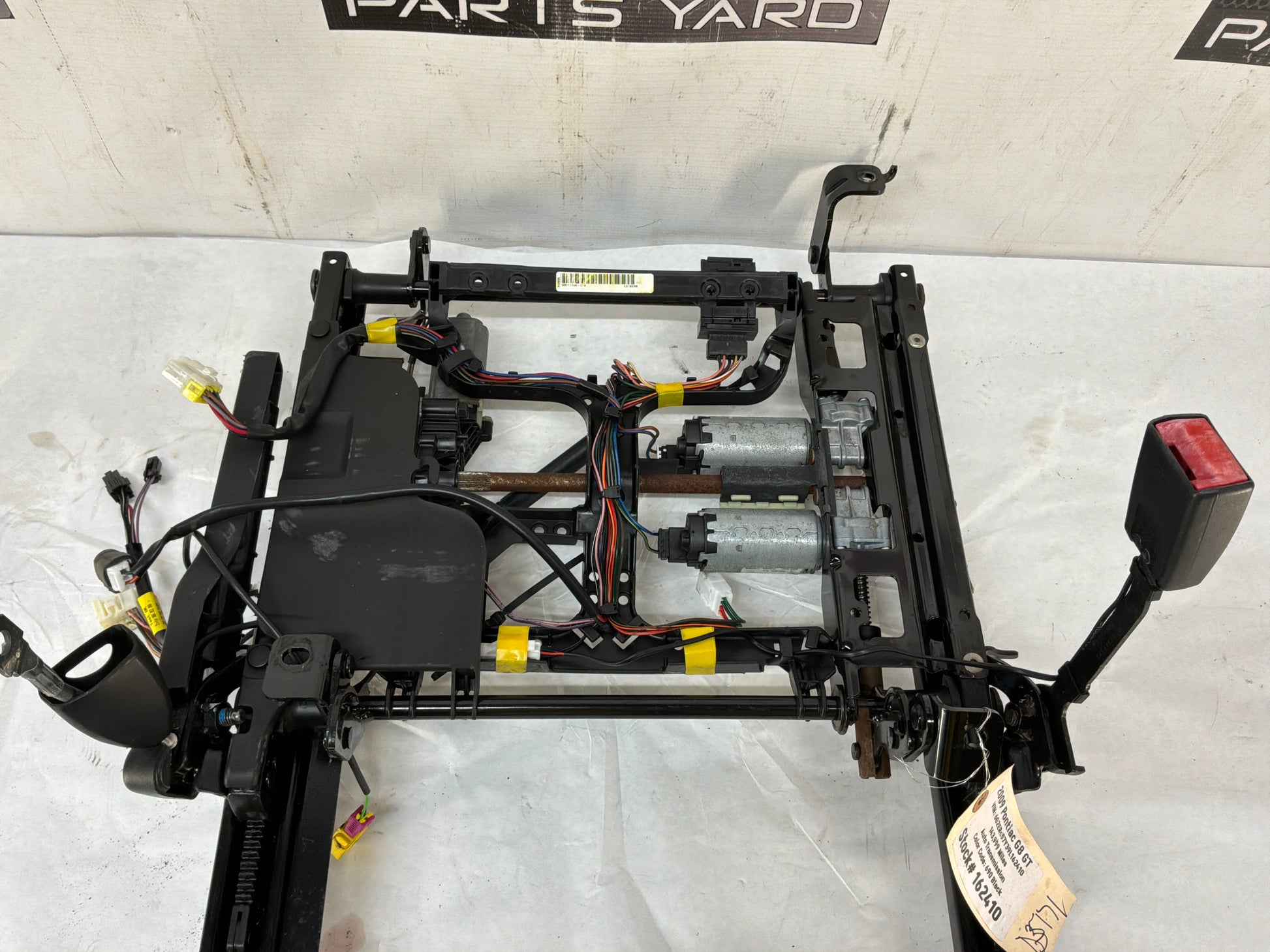 Rh front seat track - Day's Parts Yard