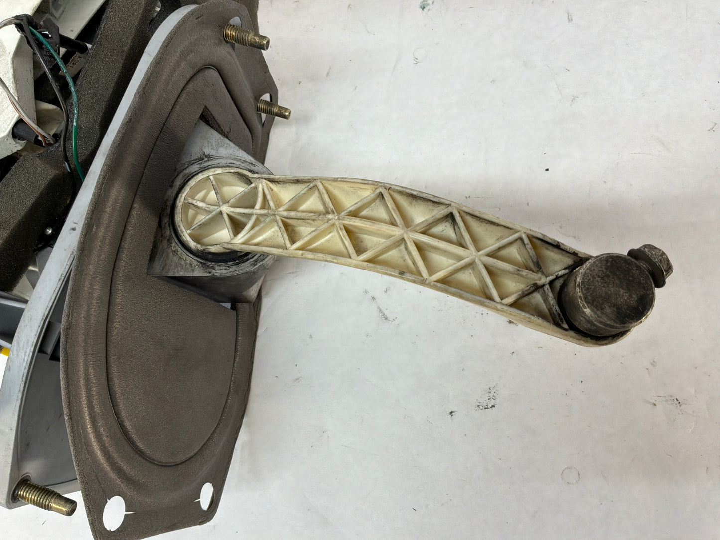 2005 Pontiac GTO Automatic Gear Selector Shifter Lever Assembly OEM