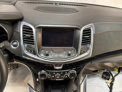 Dash and center console - Day's Parts Yard