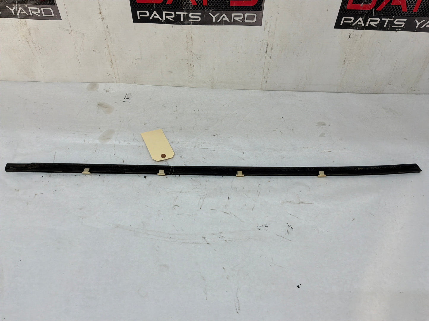 2004 Pontiac GTO LH Driver Window Door Belt Molding Weather Strip Trim OEM