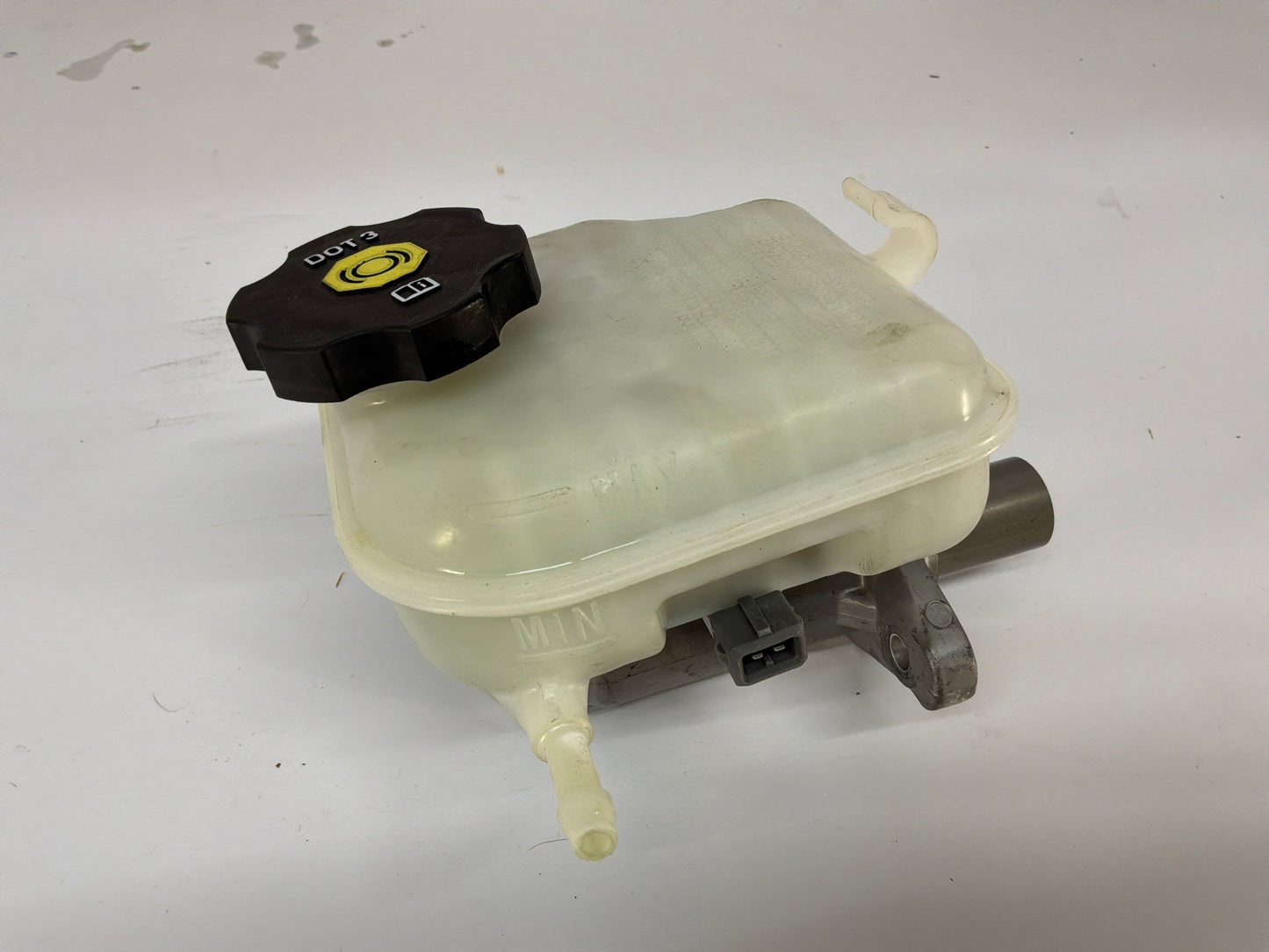 2015 Chevy Camaro SS 1LE Master Cylinder Reservoir OEM