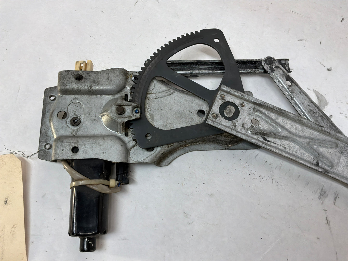 2004 Pontiac GTO RH Passenger Window Regulator w/ Motor OEM