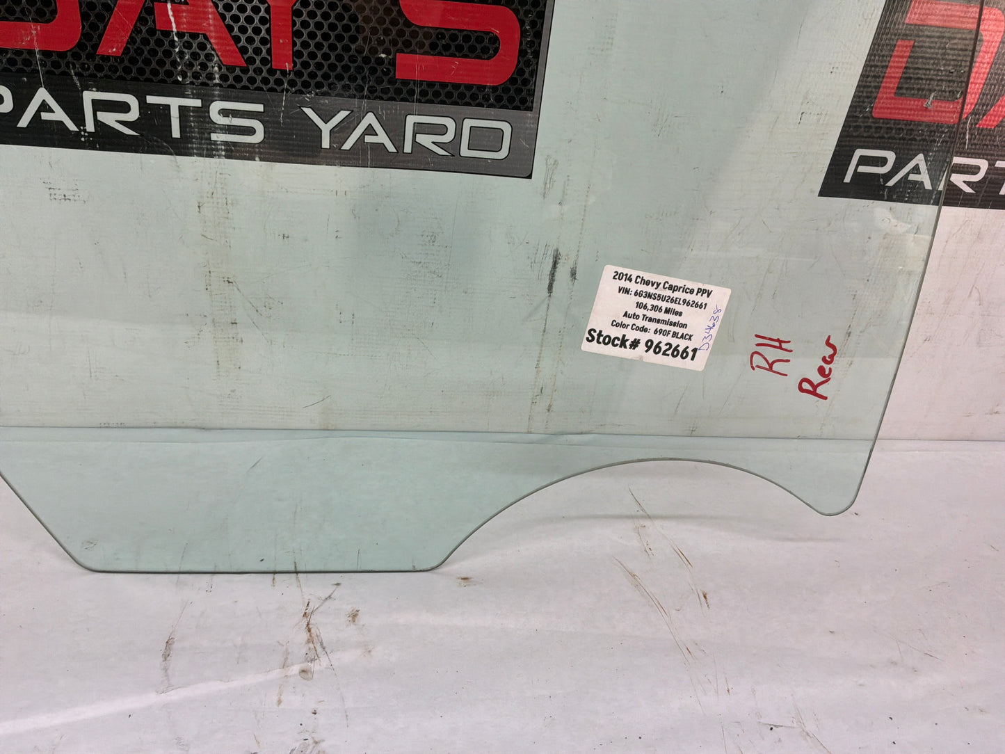 Rh rear window glass - Day's Parts Yard